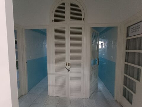 Biblioteca municipal y sala de baile