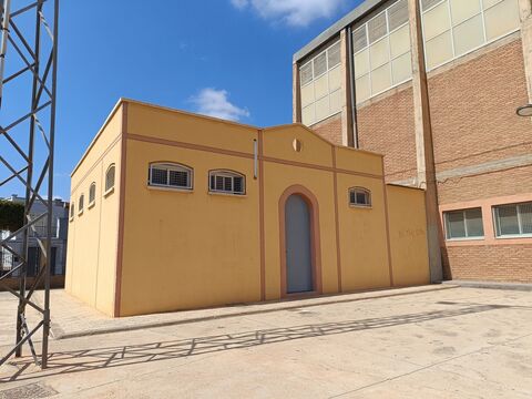 Frontón Municipal Cubierto / Pistas de Pádel