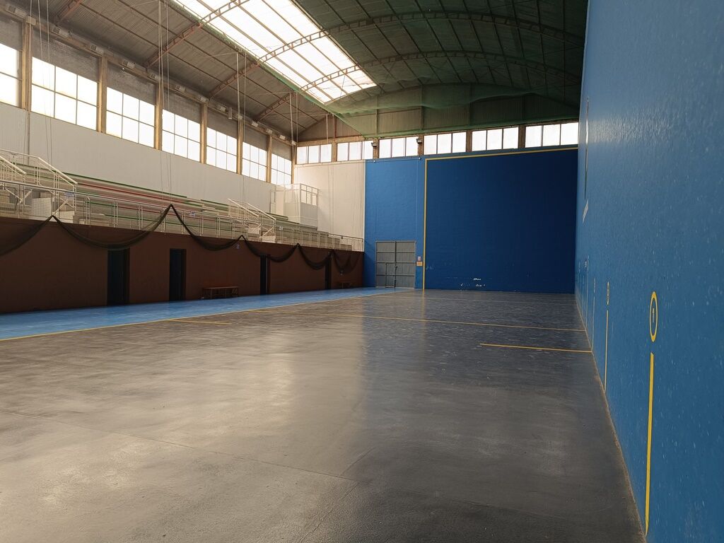 Frontón Municipal Cubierto / Pistas de Pádel