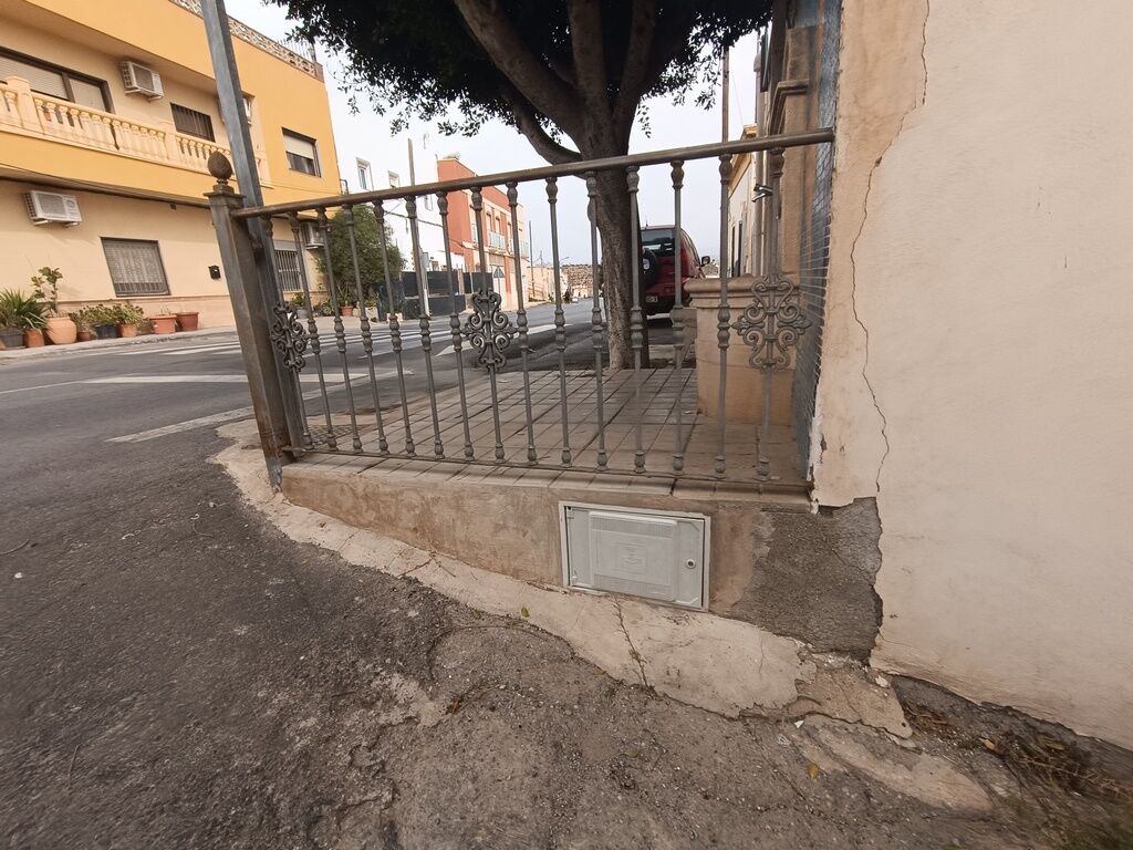 Antigua Consulta Médica y antiguo Almacén B. El Chuche