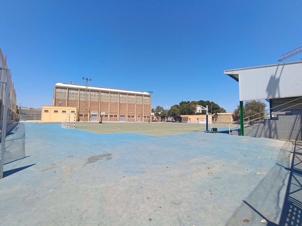 Terrenos de pistas polideportivas Calle Málaga