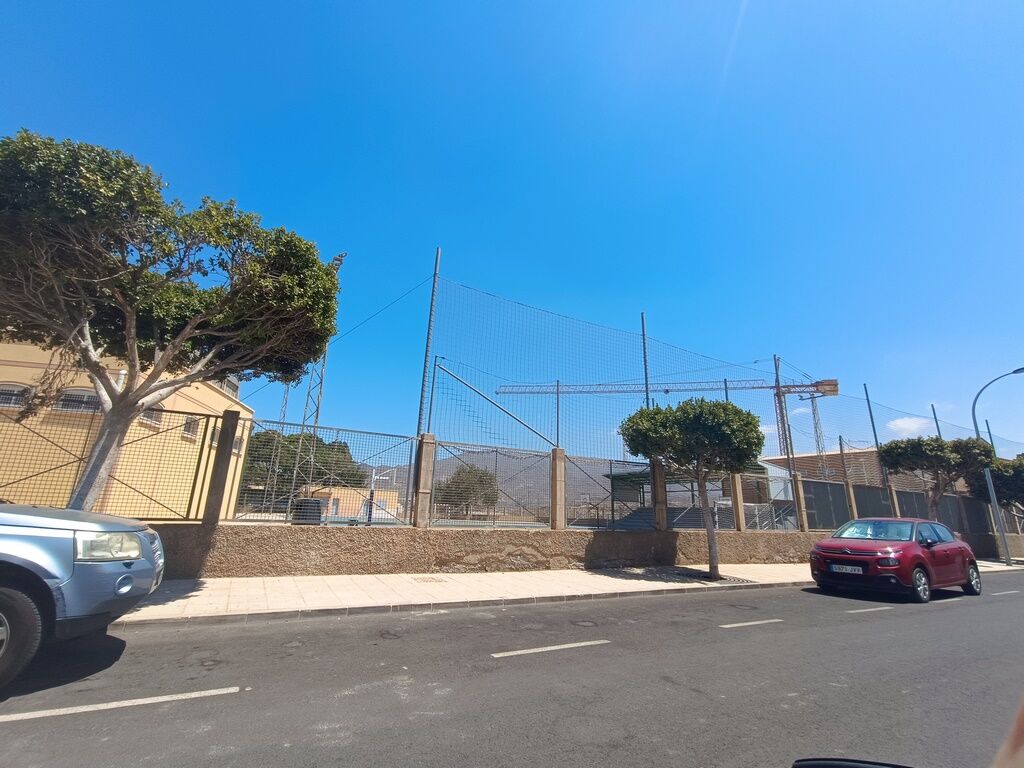Terrenos de pistas polideportivas Calle Málaga